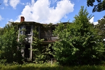 Abandoned Overgrown House in Surry VA 