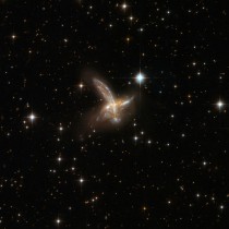 Amazing bird-shaped structure formed by ESO - a system of three colliding galaxies 