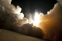 Amazing picture of the shuttle launch High Res  x 
