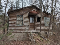 An abandoned cabin deep in the Pennsylvania woods