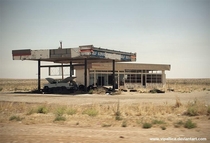 An abandoned Gas Station close to the border between Texas and New Mexicodirectly at the I  exit of Glenrio