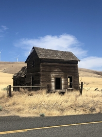 An abandoned house in the rural PNW