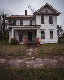 An abandoned house located on a dead end ocx