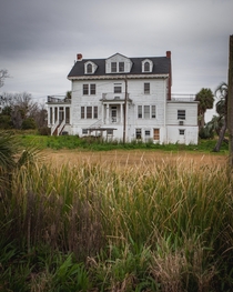 An abandoned plantation built by the former owner of the New York Yankees ocx