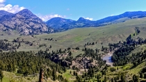 An Amazing scenic vista on the Hellroaring trail of Yellowstone National Park 