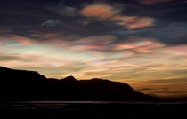 An intense outburst of polar stratospheric clouds over Northern Iceland 