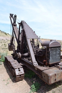 An old excavator 