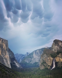 Beautiful cloud formation over Tunnel View Yosemite yesterday 