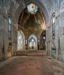 Beautiful Huge Abandoned Church in Italy 