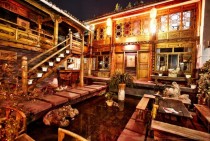 Beautiful old hotel courtyard Lijiang CN 