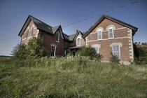 Big Abandoned Farmhouse I Randomly Discovered in Central Ontario 