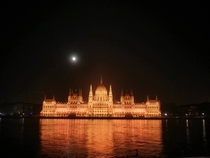 Budapest parliament by night 