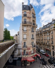 Building in Paris x