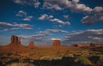 Buttes and mesas Monument Valley Arizona  x
