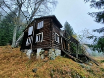 Came across this abandoned house while hiking in the Norwegian wilderness