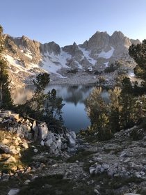 Chief Lake at the golden hour X-post from rwildernessbackpacking  IG brandon__kolb