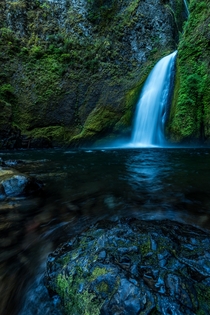 Closer view of Wahclella Falls Oregon by andreinotes 
