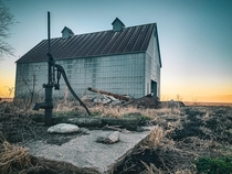 Corn crib and well pump are all that are left of this Farm in central Illinois tntcustomphotography