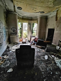Creepy room inside an abandoned Maternity Hospital in England 