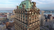Detroits Neo-Baroque Book Tower 