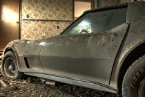 Dirty Corvette Stingray found in garage Ontario Canada abandoned house