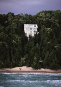 Douglas House Overlooking Lake Michigan by Richard Meier  