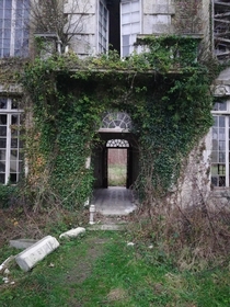 Entrance of the Chteau des Singes  France