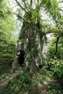 Fairytale-looking th-century castle ruin with a mysterious legend  