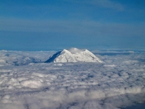 Flying past Mt Rainier