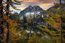 Framing Fall Alpine Lake Wilderness WA