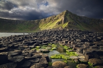 Going Green - I hiked before sunrise to beat the tourists - Giants Causeway Ireland 