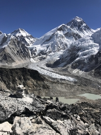 Gorgeous clear day view of Everest ascending Kala Patthar 