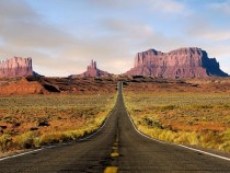 Highway  leading into Monument Valley 