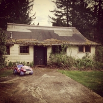 House w kids pink jeep - Central Cascades WA 