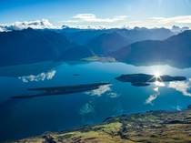I was lucky enough to be in a helicopter yesterday over Queenstown in New Zealand when there was no wind at all 