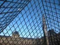 IM Peis Pyramide du Louvre 