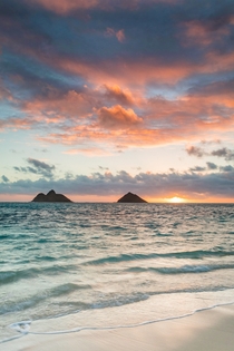 Kailua Bay at sunrise - Oahu Hawaii 