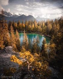 Last sunray on an emerald lake view in the french alps 