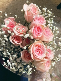 Love the combination of white babys breath and pink roses 