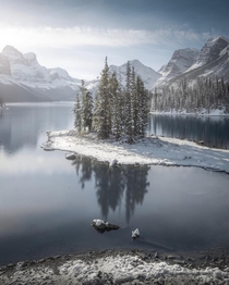 Maligne Lake with a fresh dusting of snow 