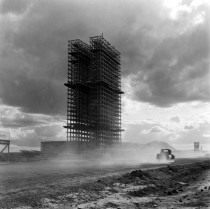 Marcel Gautherot made an epic undertaking in the late s by photographing every step of the construction of the city of Brasilia designed by Oscar Niemeyer from untouched grassland to modern capital 