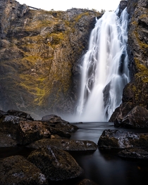 meterfeet drop waterfall Vringsfossen Norway 