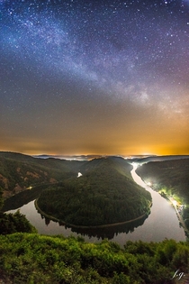 Milky way over the Saar Rriver Germany Photo by Felix Gross 