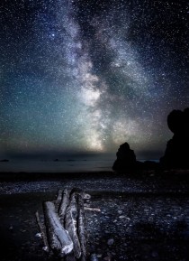 MILKY WAY RISES OVER THE PACIFIC OCEAN IN WASHINGTON STATE 