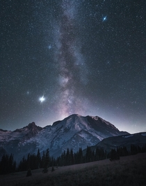 Milky Way season is upon us  Mt Rainier WA 