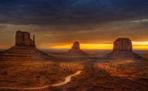 Monument Valley _USA By Wolfgang Staudt 