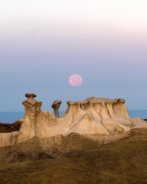 Moonset over the Bisti Badlands of New Mexico One of the strangest landscapes Ive ever seen 
