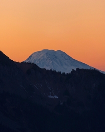 Morning light above Mt Adams 