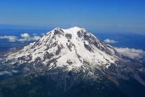 Mount Rainer photographed from above xpost rMountainpics by Stan Shebs