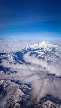 Mount Rainier from the plane 